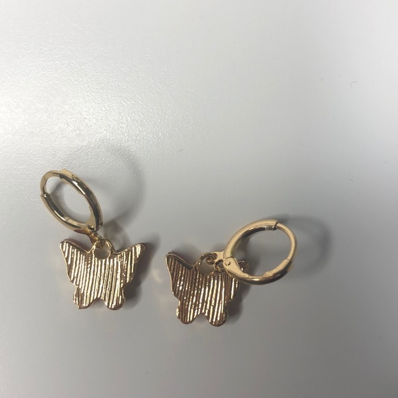 Cute Red Brandy Melville Earrings - Picture 3 of 3